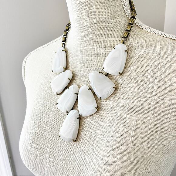 NEW Kendra Scott Banded Agate Harlow w/ Antique Brass Necklace - Picture 4 of 10